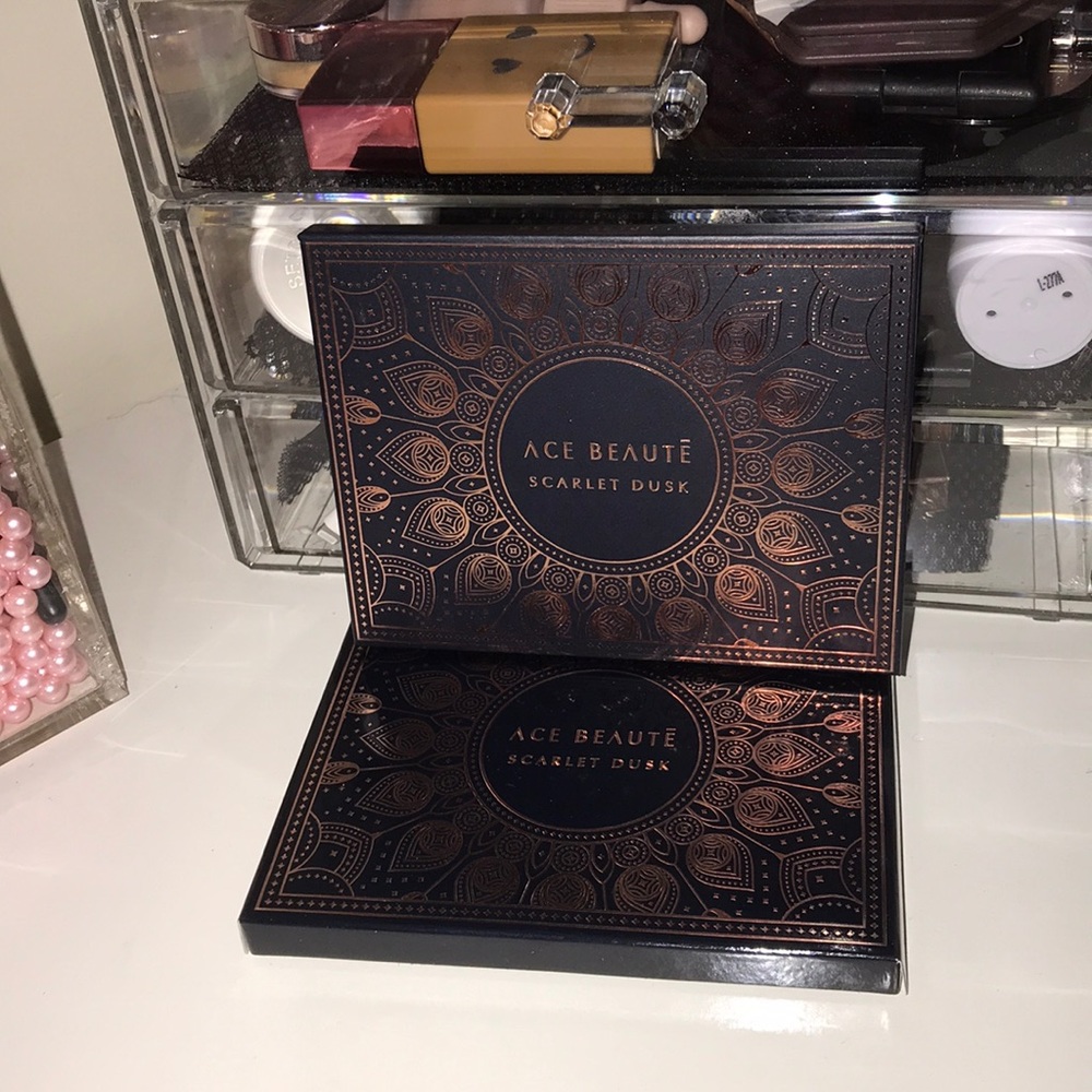 Ace Beaute Scarlet Dusk Eyeshadow Palette